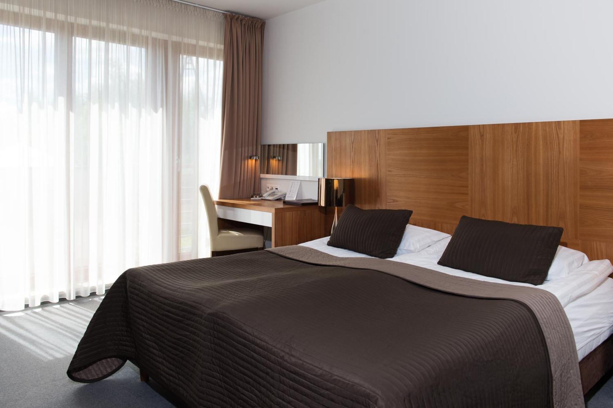 Bazuny Hotel&Spa Kościerzyna Buitenkant foto